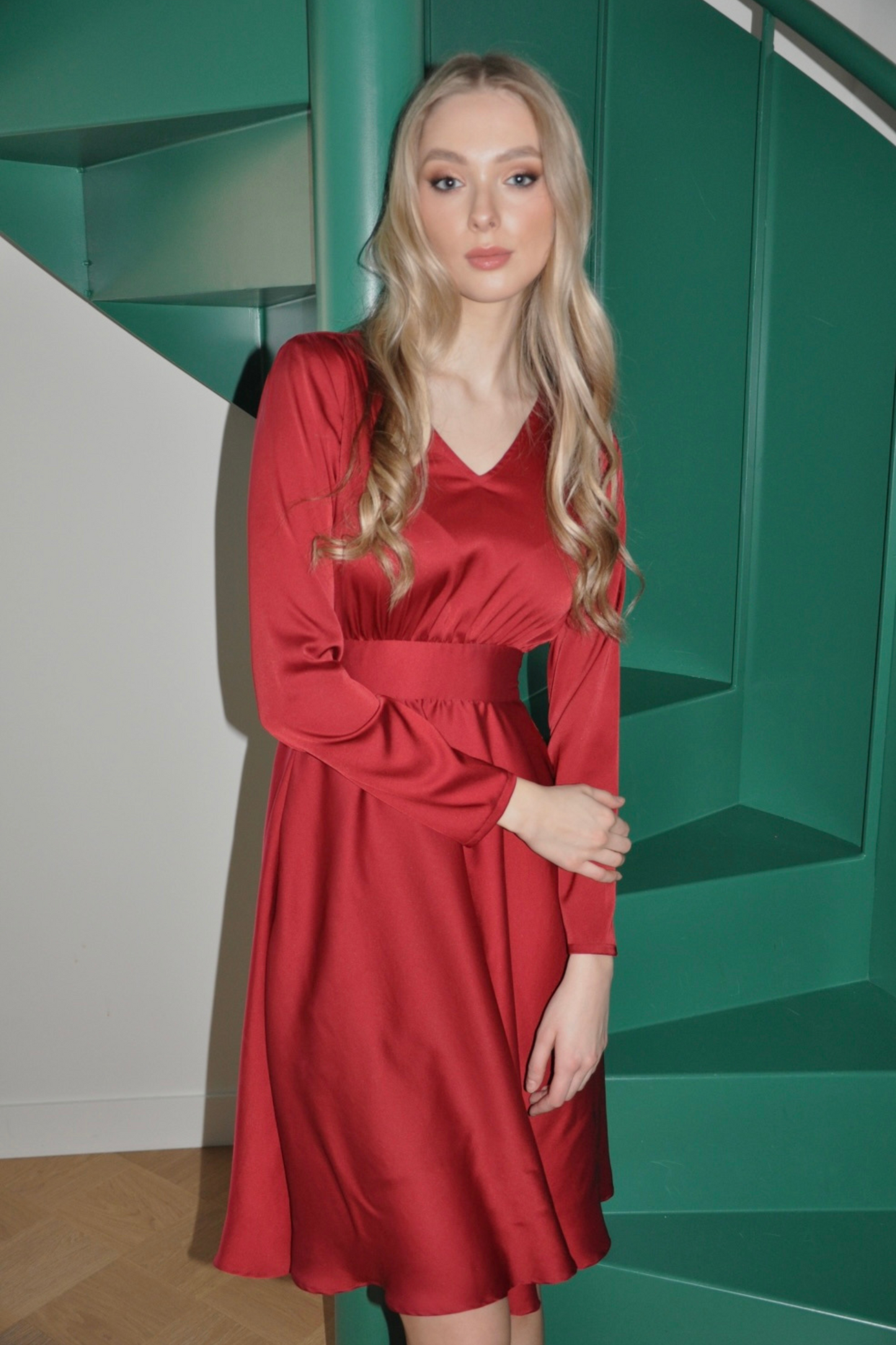 Bordo cocktail dress with sleeves