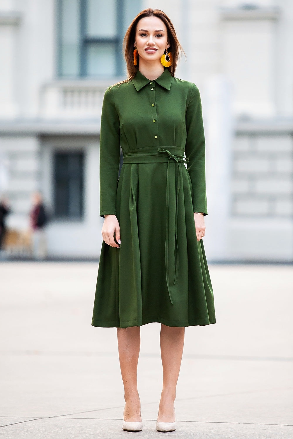 Green dress with collar and front buttons