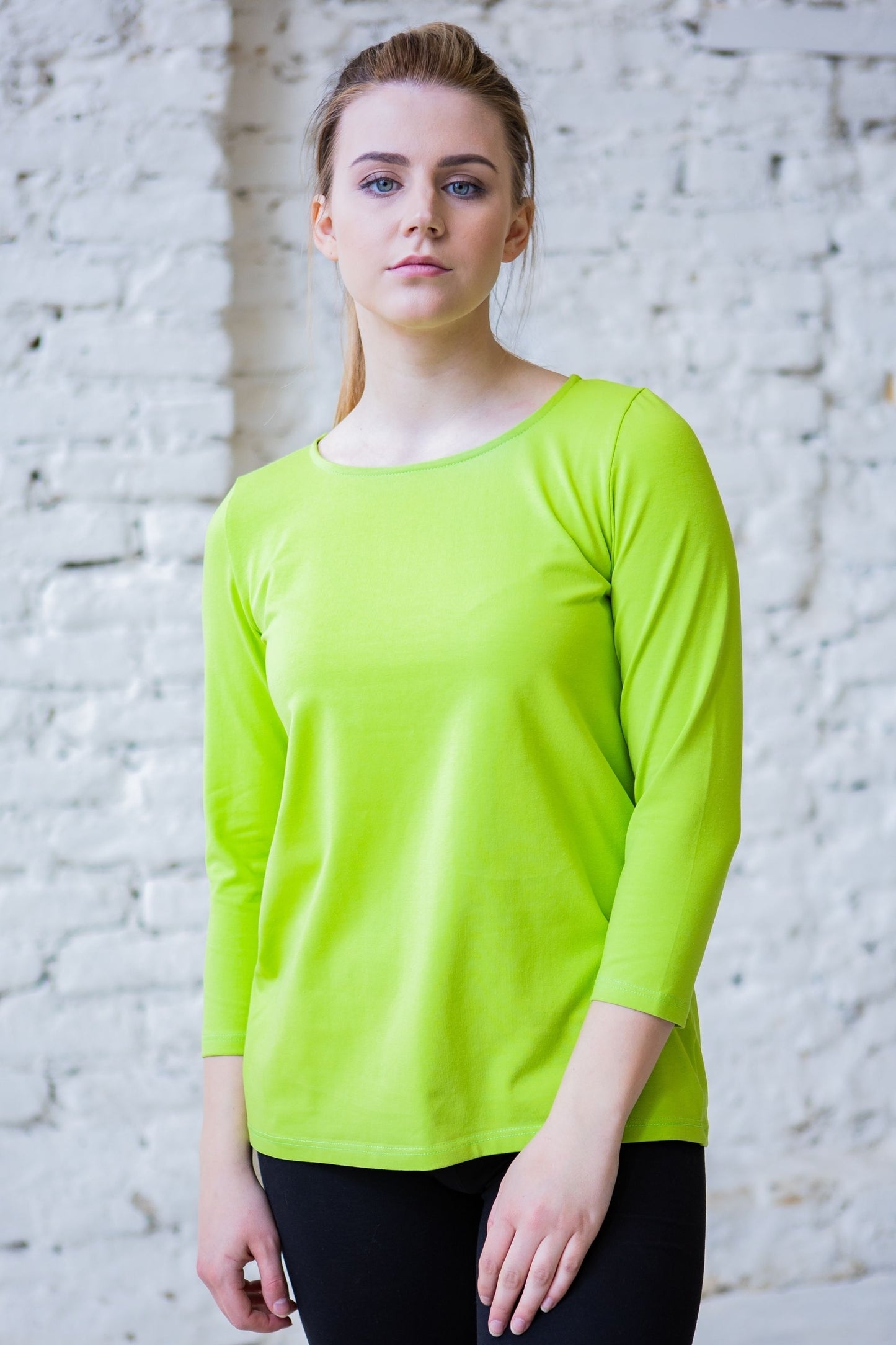 Spilgti zaļš kokvilnas trikotāžas džemperis