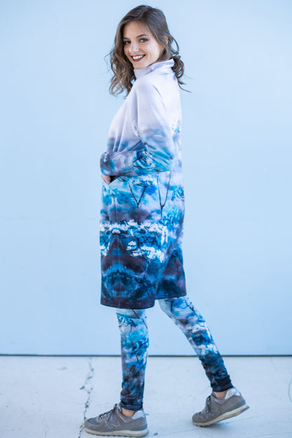 Pulloverkleid / Tunika mit blau-weißem Blumendruck