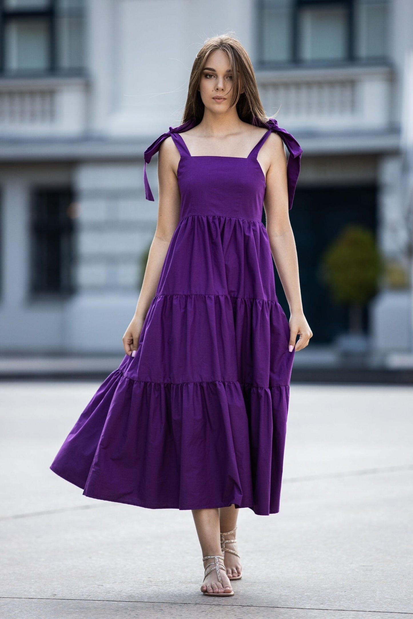 Tumši violeta kokvilnas kleita ar bantēm