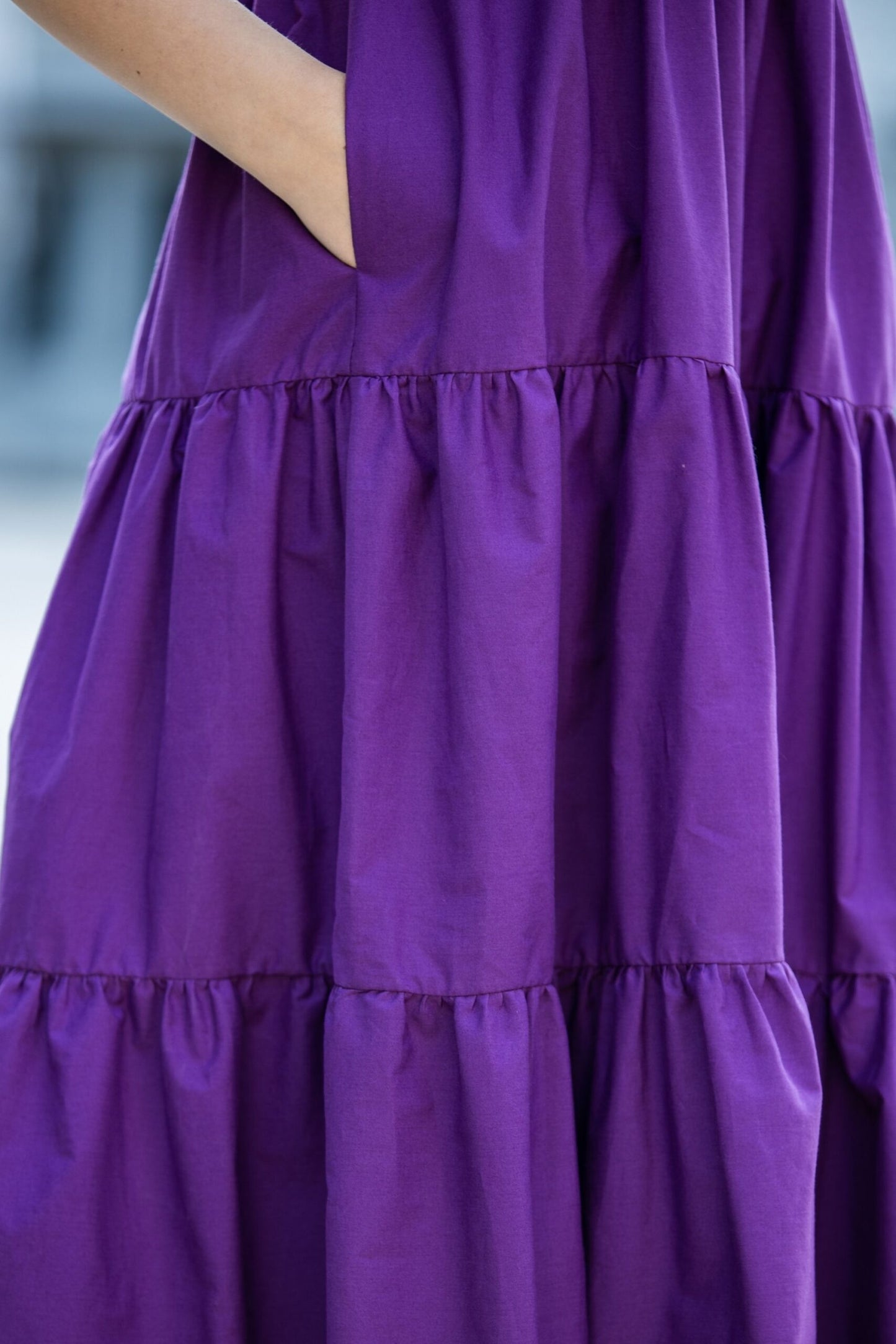 Tumši violeta kokvilnas kleita ar bantēm