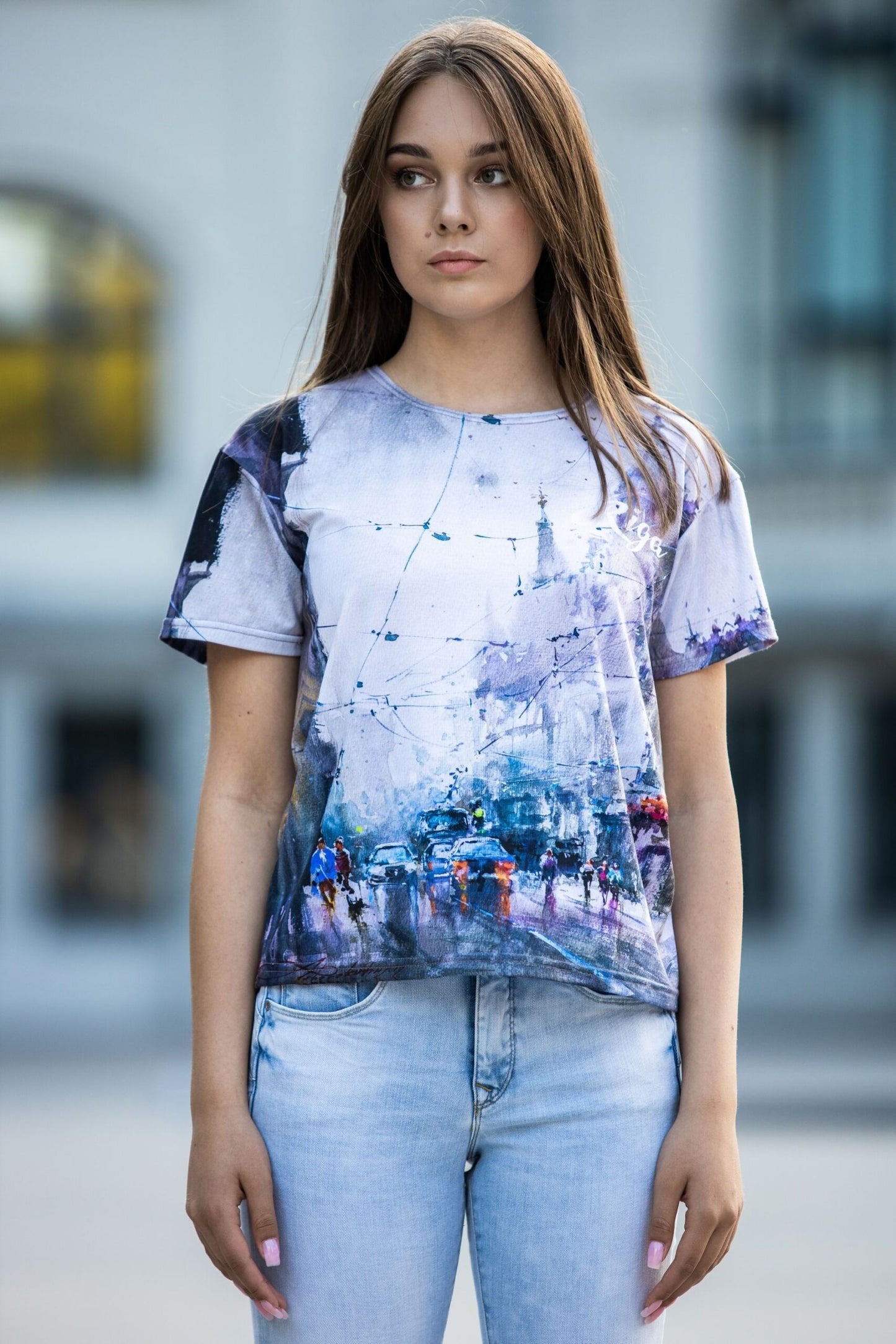 Classic T-shirt with a round neckline