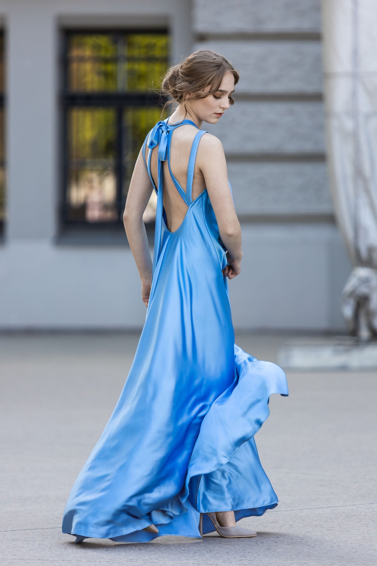 Elegant long dress with straps
