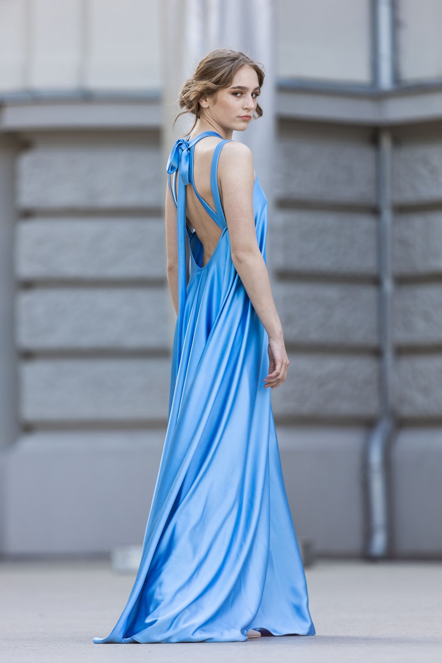 Elegant long dress with straps