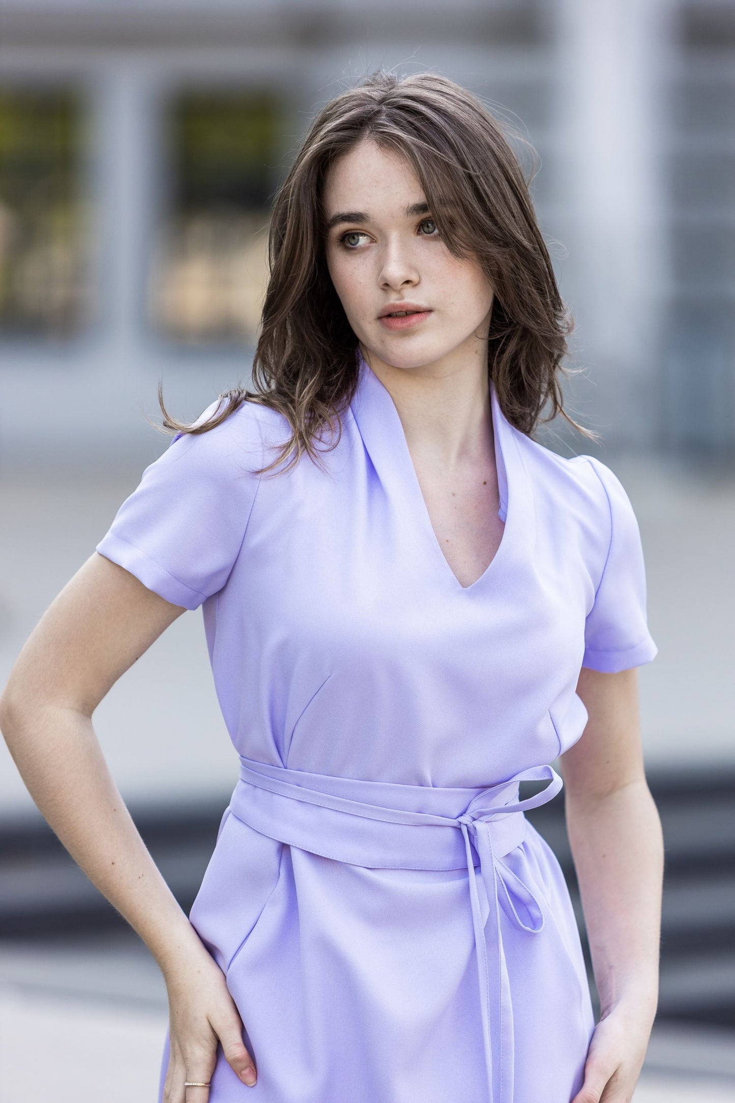 Lilac dress with side pockets and belt