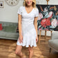 Weißes Sommer-Minikleid mit Rüschen