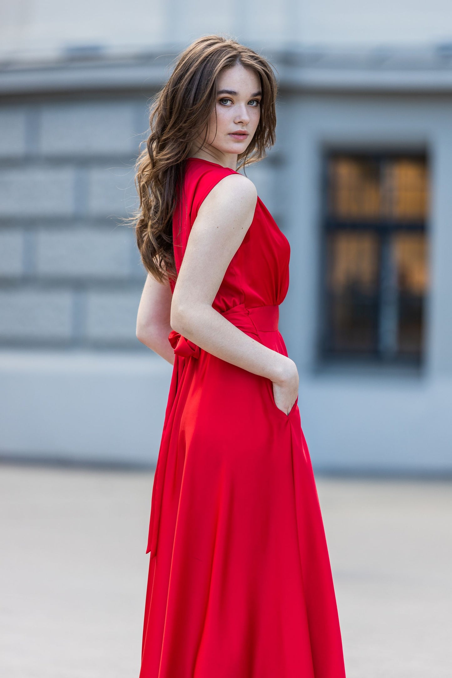 Rotes Kleid mit Tellerrock und Schleife