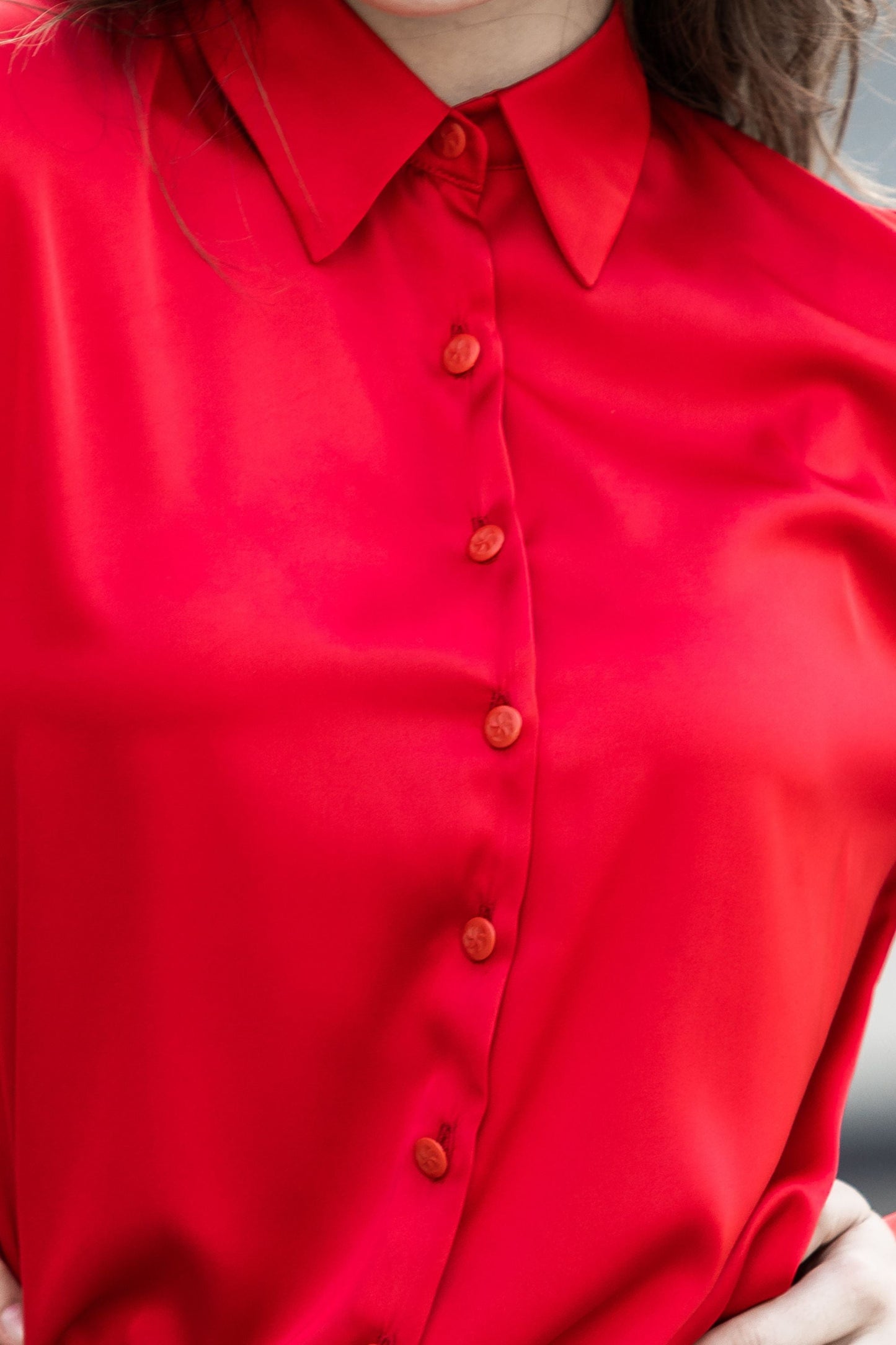 Classic Satin blouse with buttons and collar