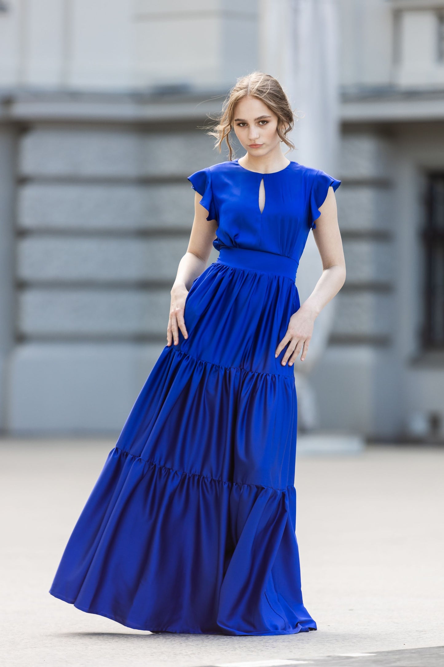Svinīga, eleganta gara atlasa kleita Royal Blue krāsā