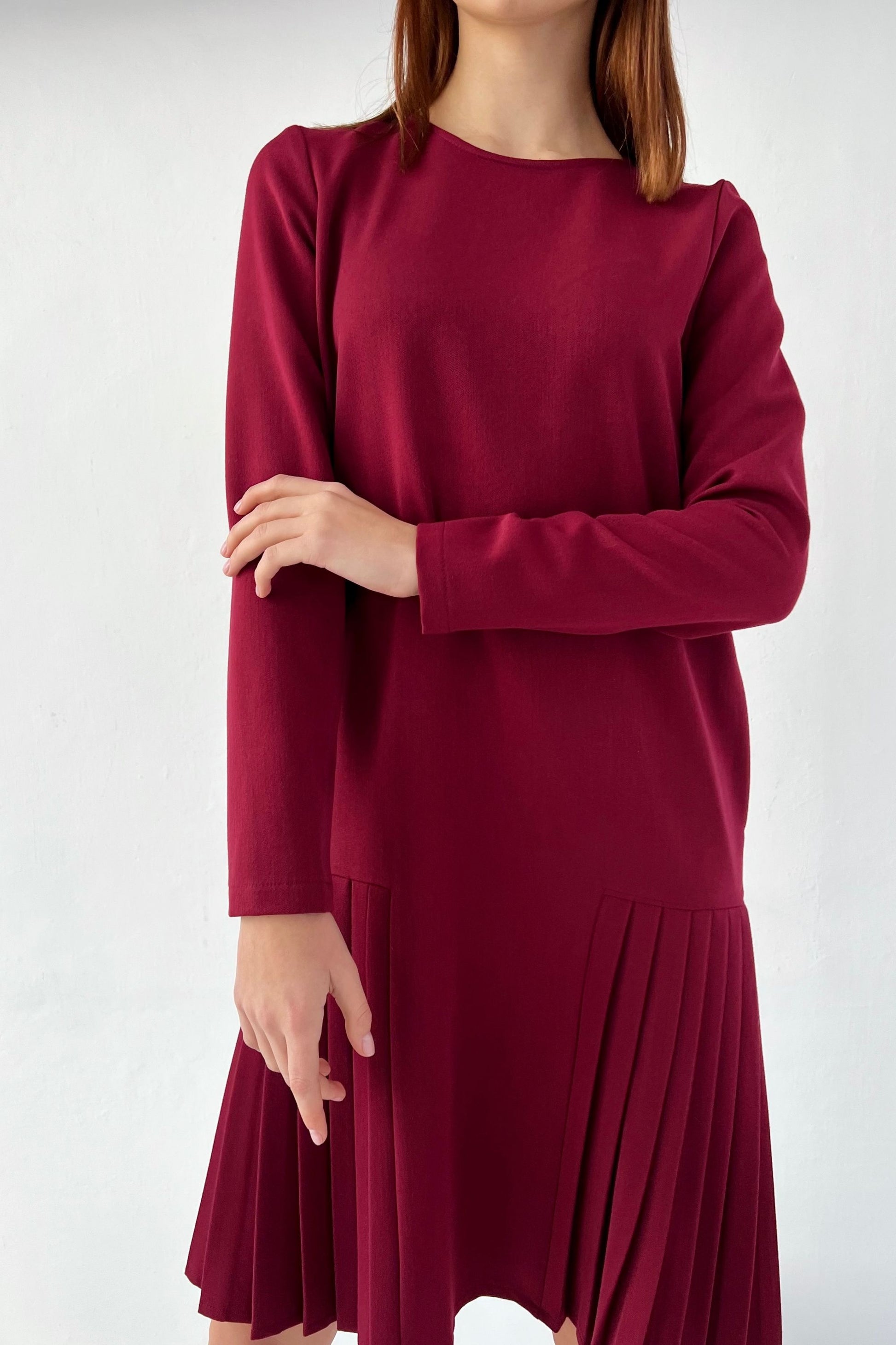 Loose fit dress with pleats in dark red color GUNTINA Loose fit dress with pleats in dark red color GUNTINA