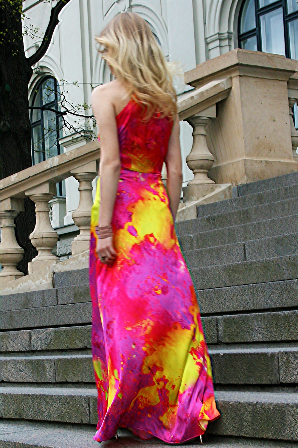 Bright long dress with abstract print
