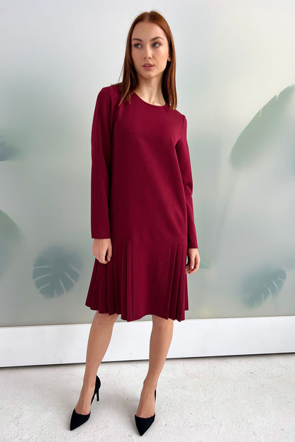 Loose fit dress with pleats in dark red color GUNTINA Loose fit dress with pleats in dark red color GUNTINA