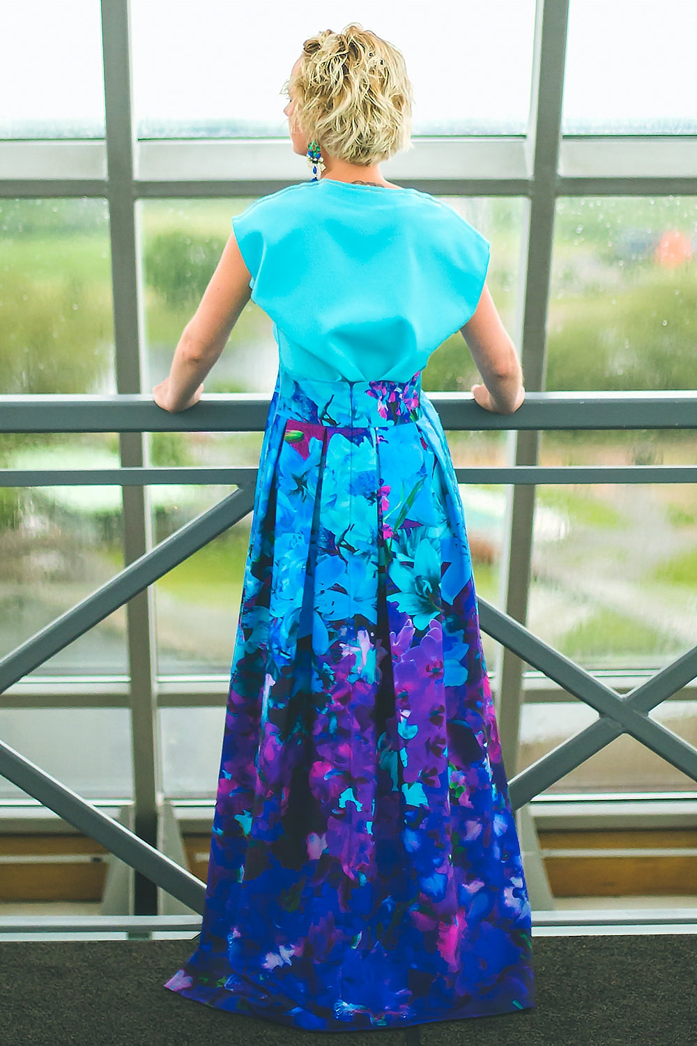 Blaue weite Röcke mit Blumendruck