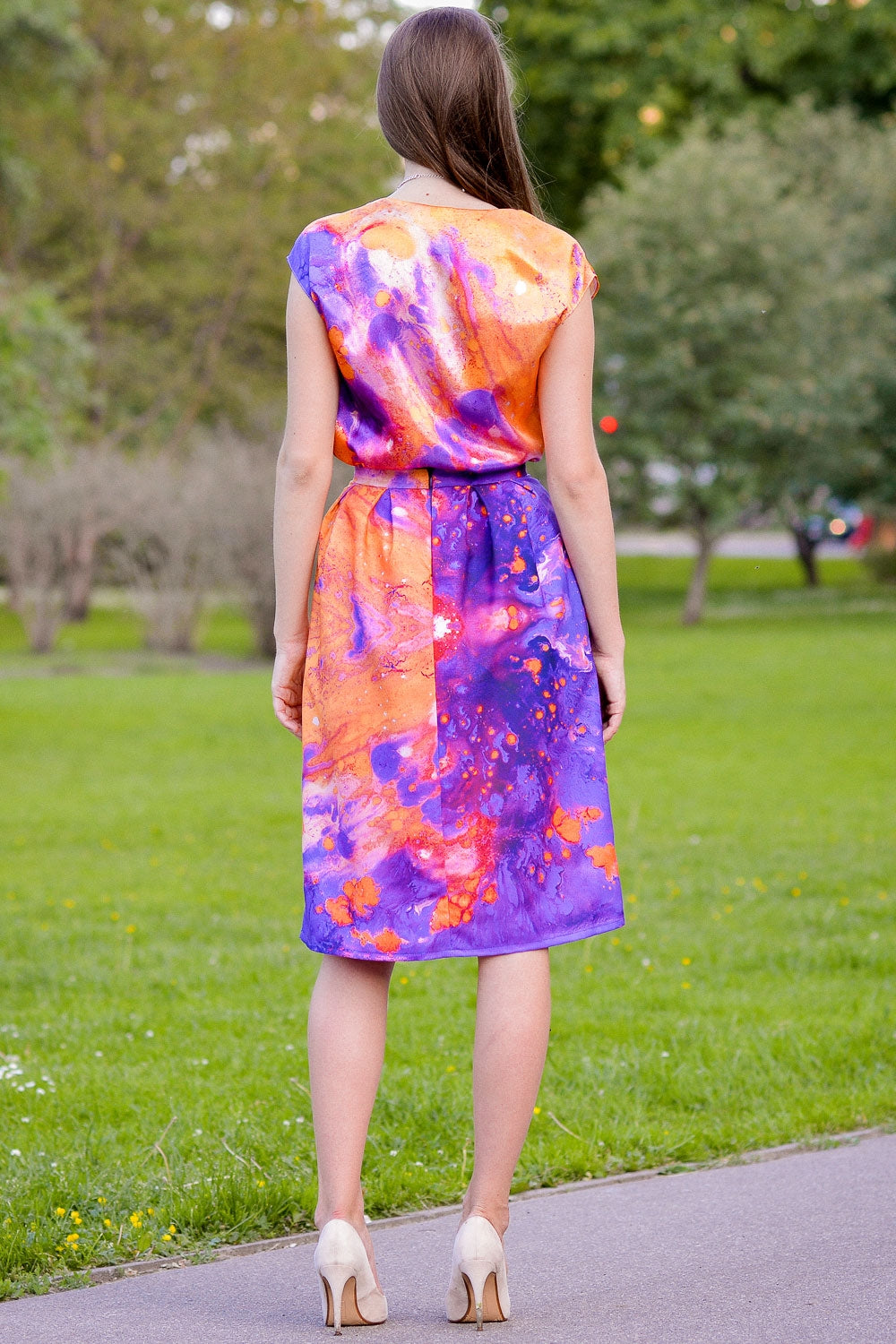 Skirt with abstract yellow-purple print