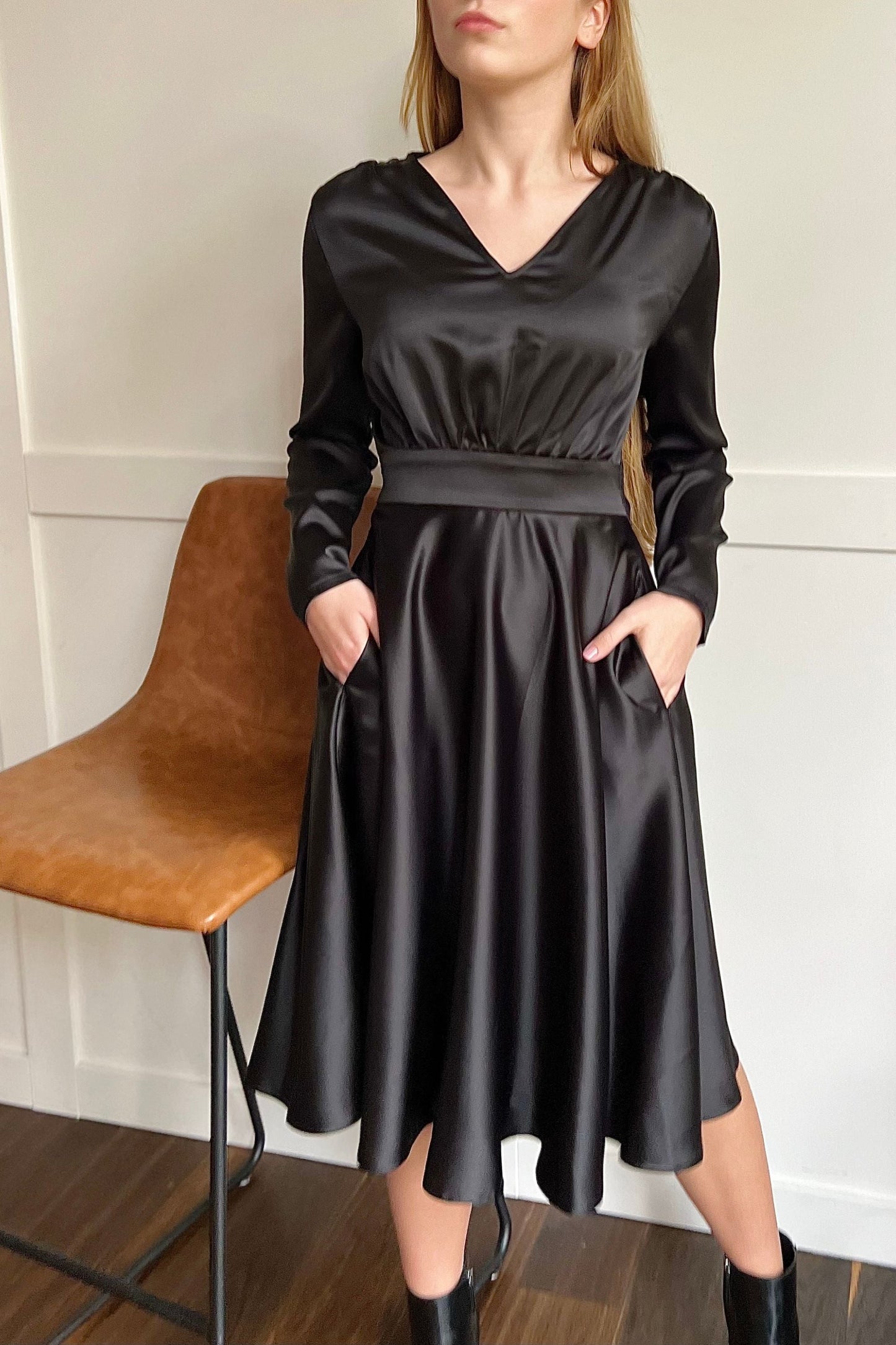 Cocktail dress with sleeves
