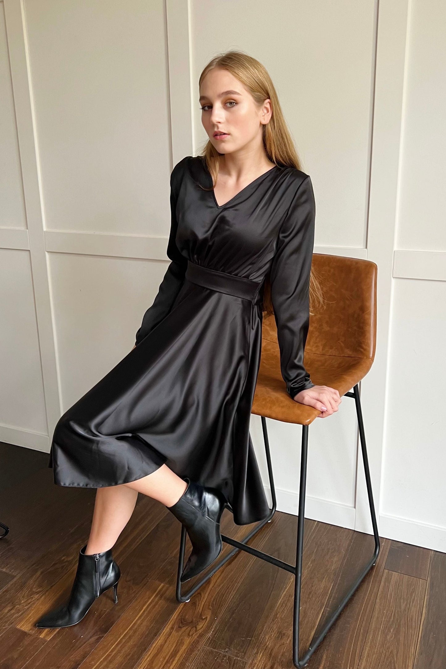 Cocktail dress with sleeves