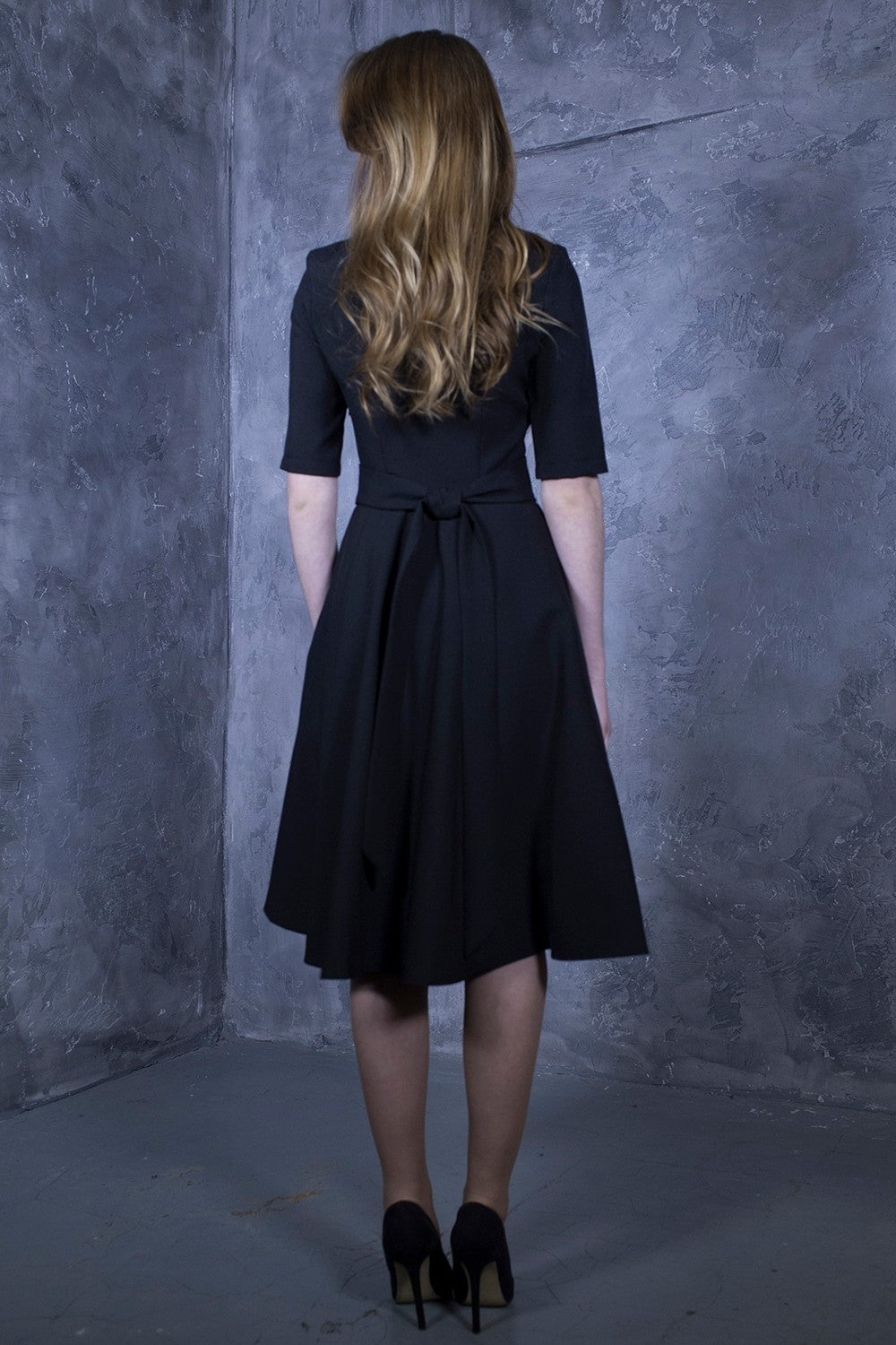 Schwarzes Kleid mit Kreisröcken 