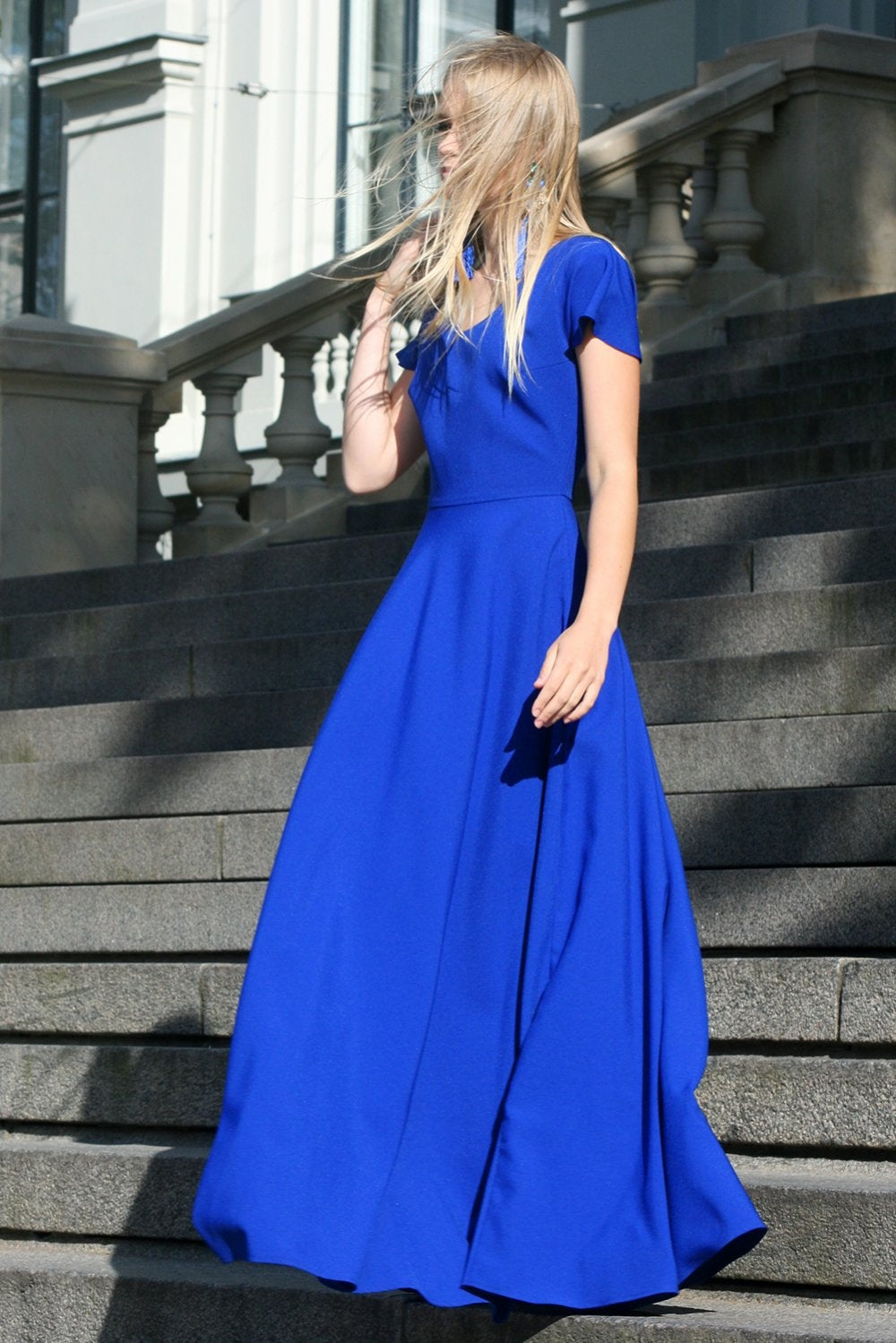 Maxi dress with cut out back