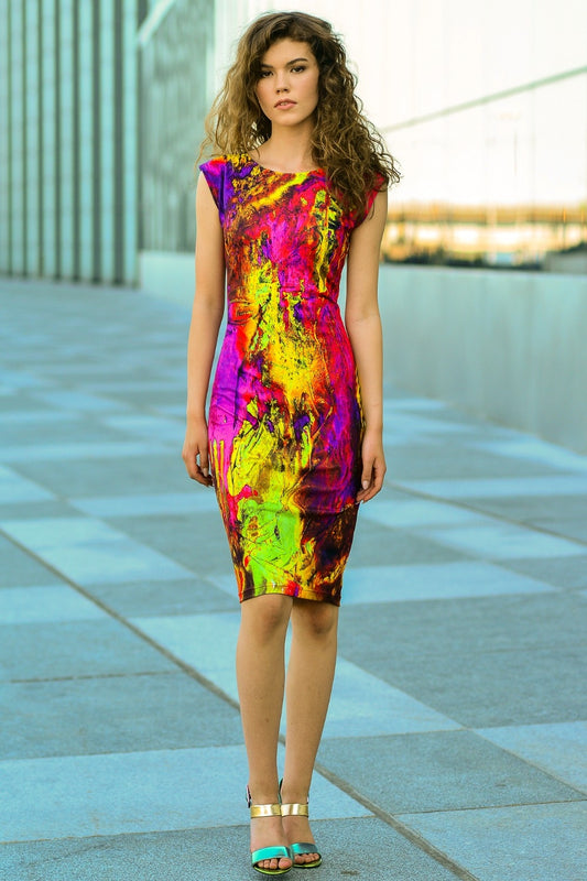 Kleid mit abstraktem Farbdruck und ausgeschnittenem Rücken 