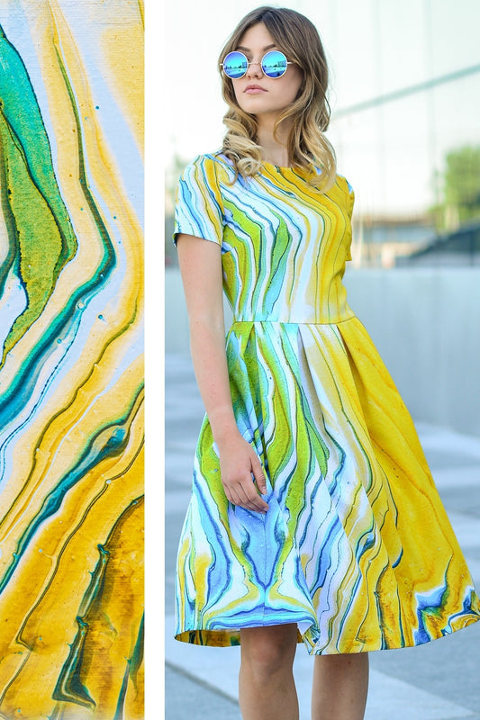 Dress with abstract blue-yellow line print