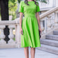Zaļa kleita ar saulīšsvārkiem