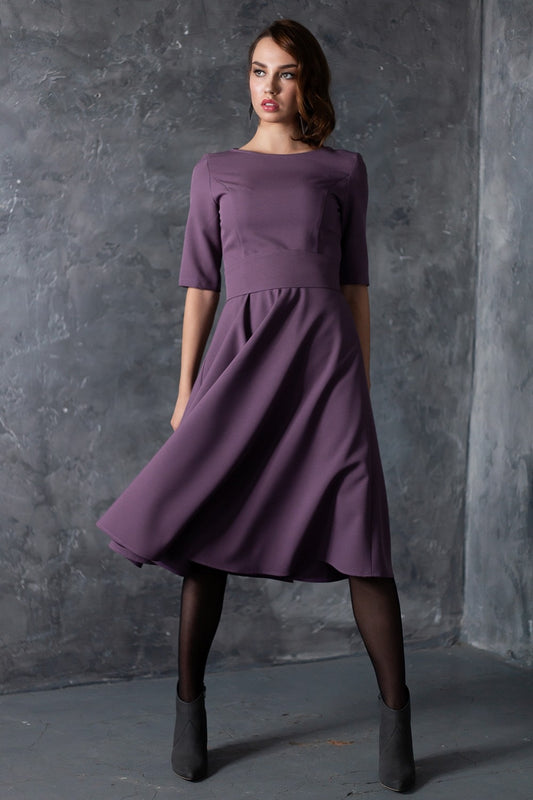 Grauviolettes Kleid mit Kreisröcken 
