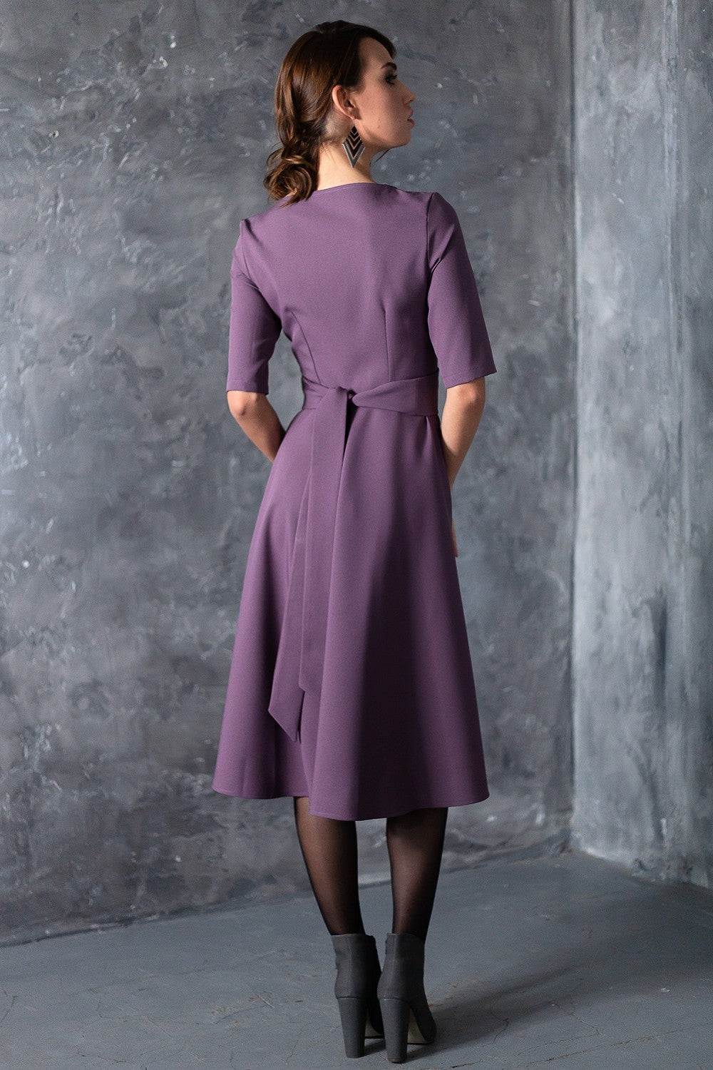 Grauviolettes Kleid mit Kreisröcken 