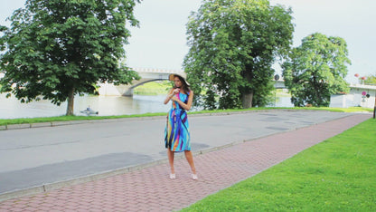 Sleeveless blue print dress